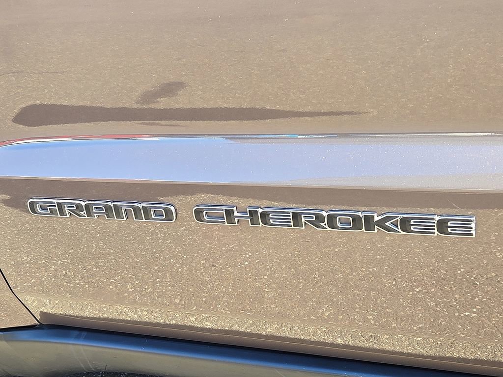 Used 2021 Jeep Grand Cherokee Limited w/ Luxury Group II image 28