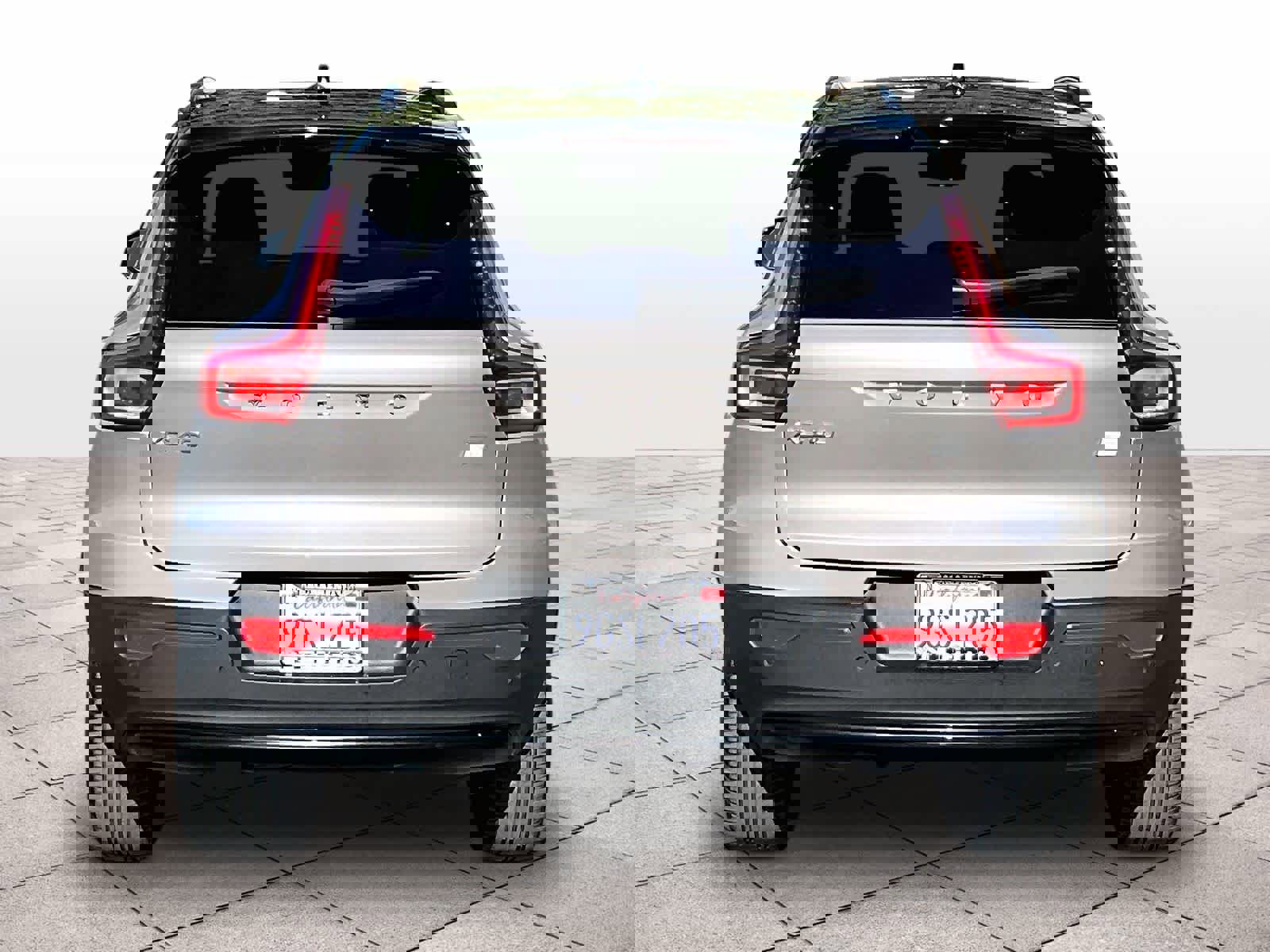 Used 2023 Volvo XC40 Recharge Plus w/ Protection Package Premier image 7