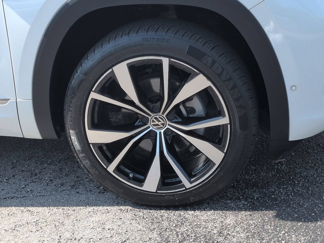 Used 2024 Volkswagen Atlas SEL Premium R-Line AWD/4WD image 11