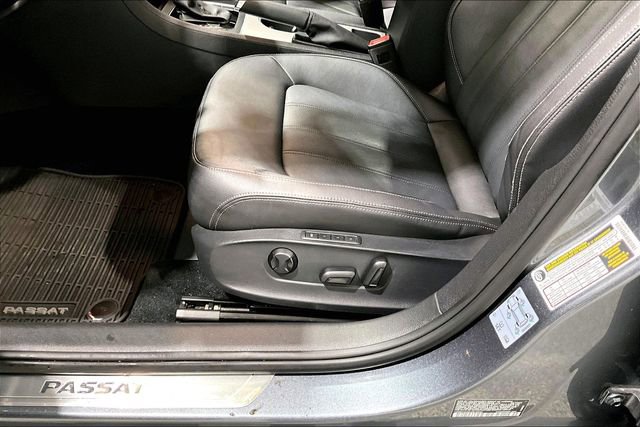Used 2020 Volkswagen Passat 2.0T SEL image 19