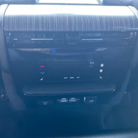 Used 2024 Jeep Wagoneer Series III AWD/4WD image 21