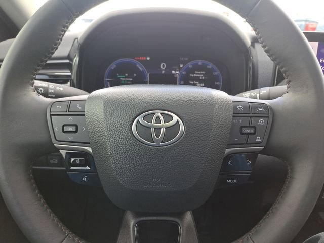 Used 2025 Toyota Camry XLE image 16