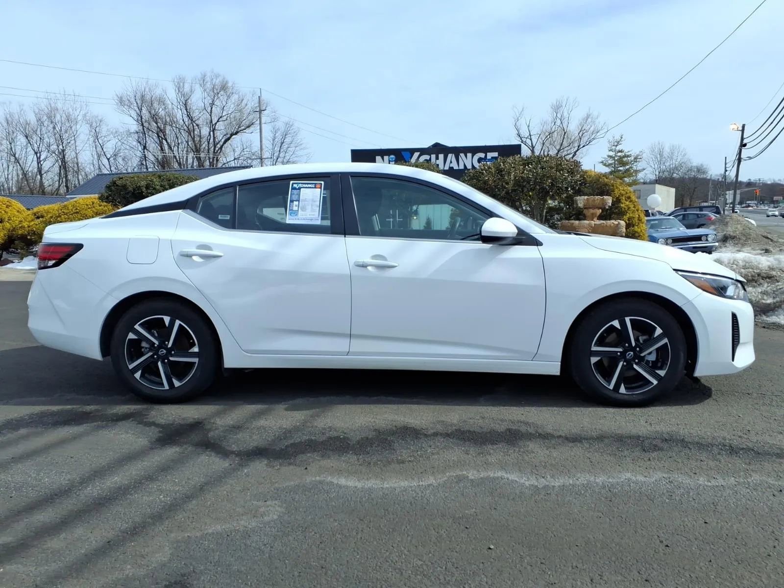 Used 2024 Nissan Sentra SV FWD image 2