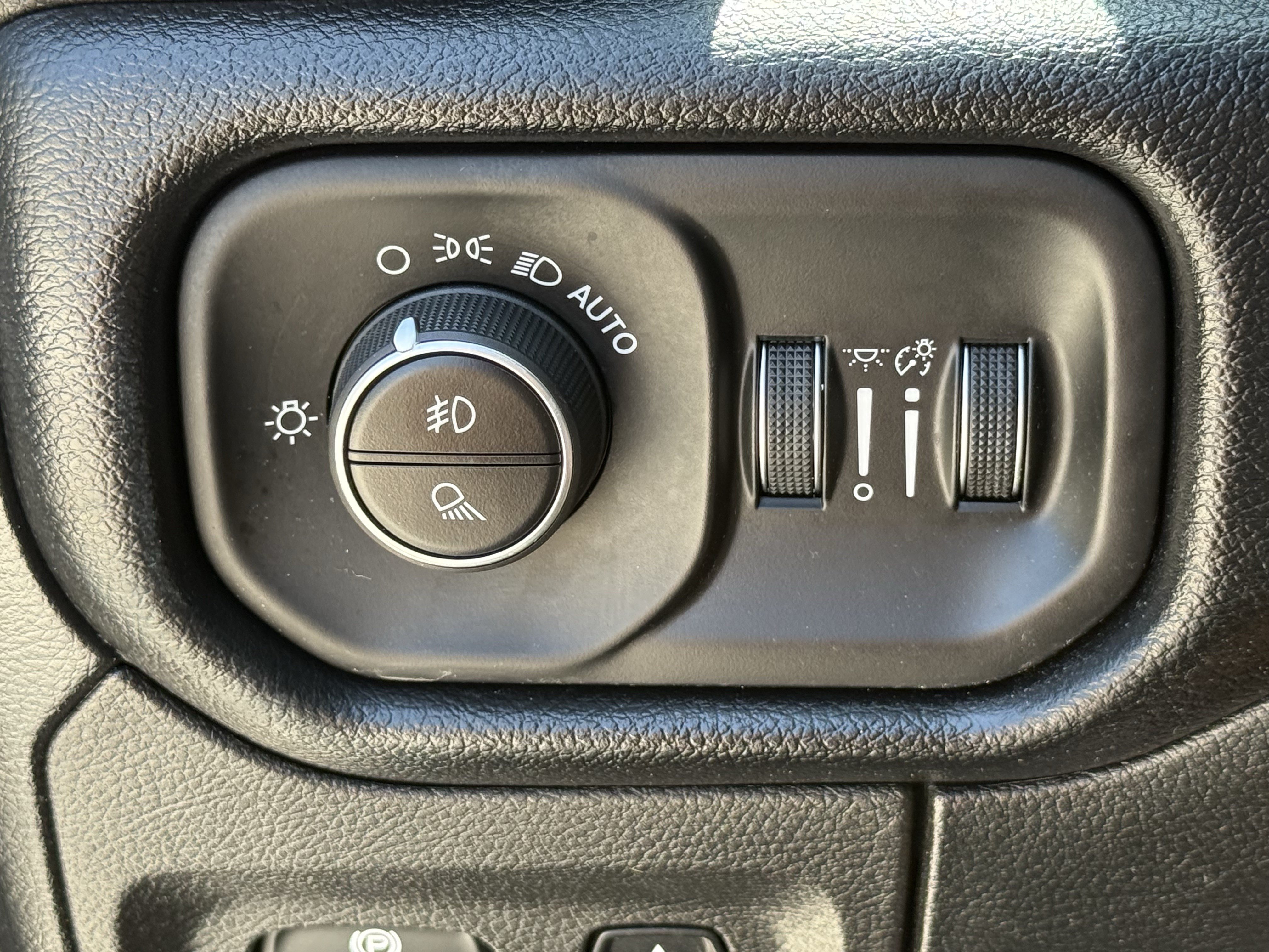 Used 2019 RAM 1500 Big Horn RWD image 25