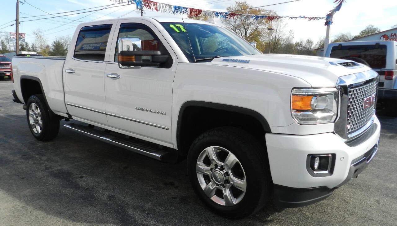 Used 2017 GMC Sierra 2500 Denali w/ Duramax Plus Package AWD/4WD image 5