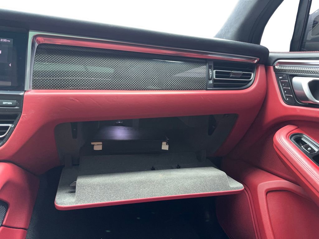 Used 2021 Porsche Macan Turbo image 32