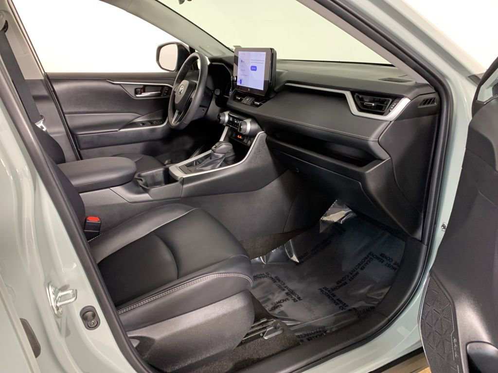 Used 2023 Toyota RAV4 XLE Premium AWD/4WD image 40
