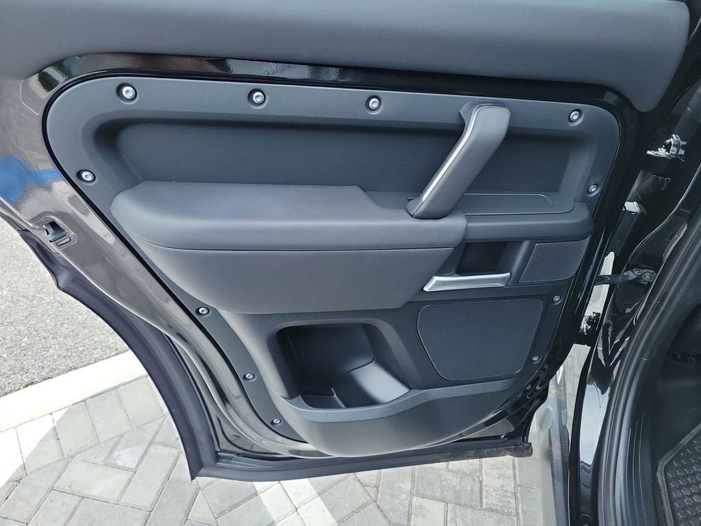 New 2026 Land Rover Defender 110 X-Dynamic SE AWD/4WD image 21
