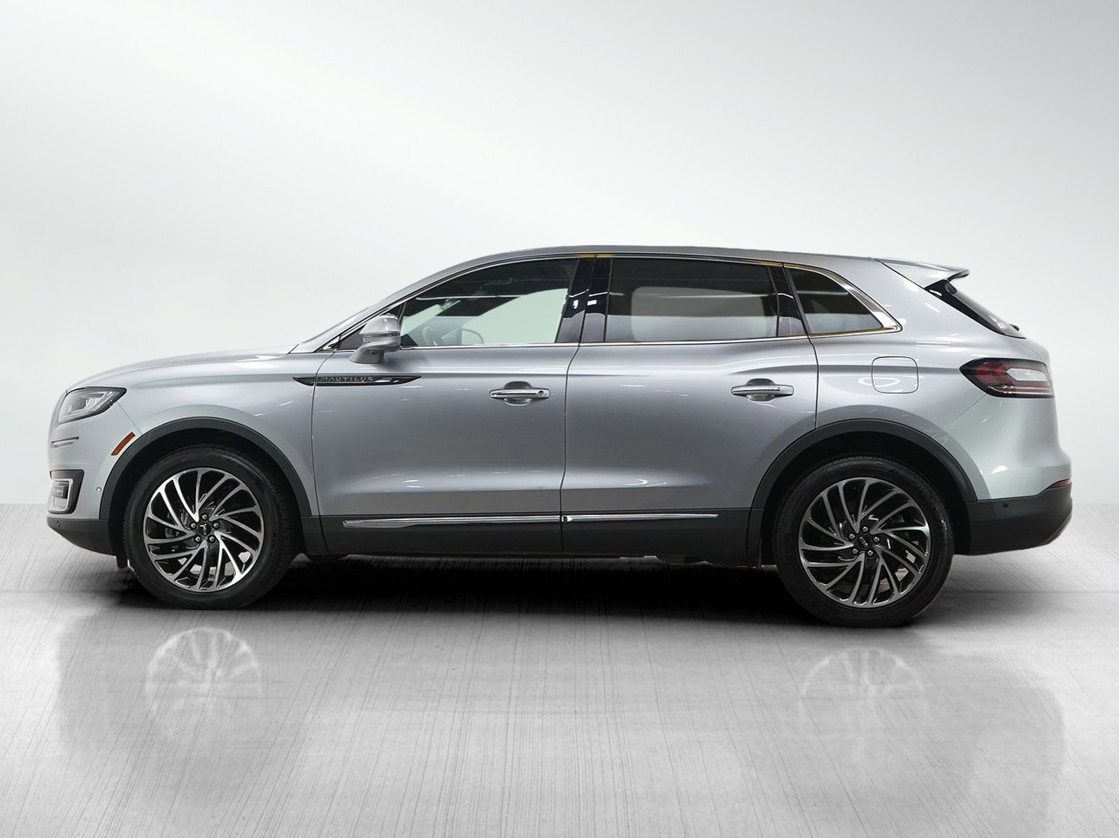 Used 2020 Lincoln Nautilus Reserve w/ Equipment Group 201A image 2