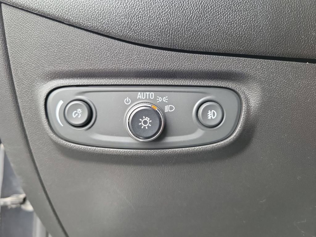 Used 2022 Chevrolet Equinox Premier FWD image 17