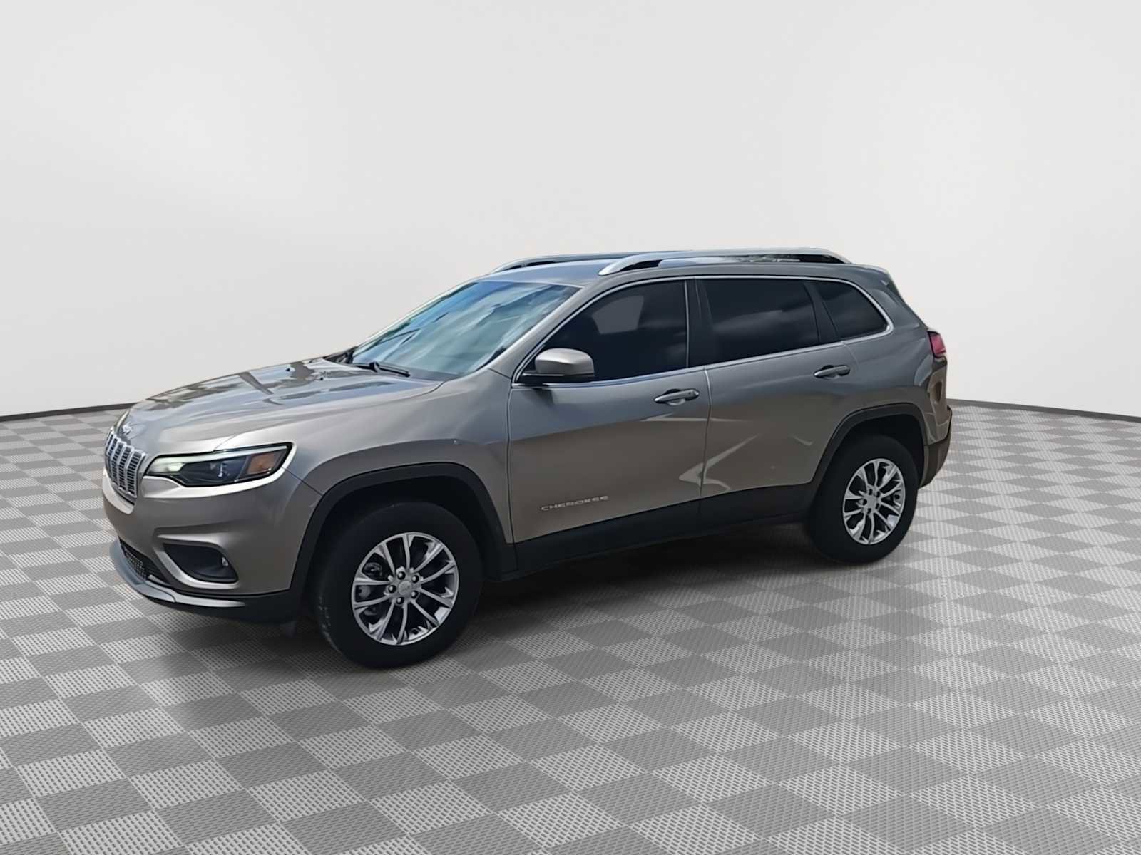 Used 2021 Jeep Cherokee Latitude Plus w/ Mopar Interior Package AWD/4WD image 4