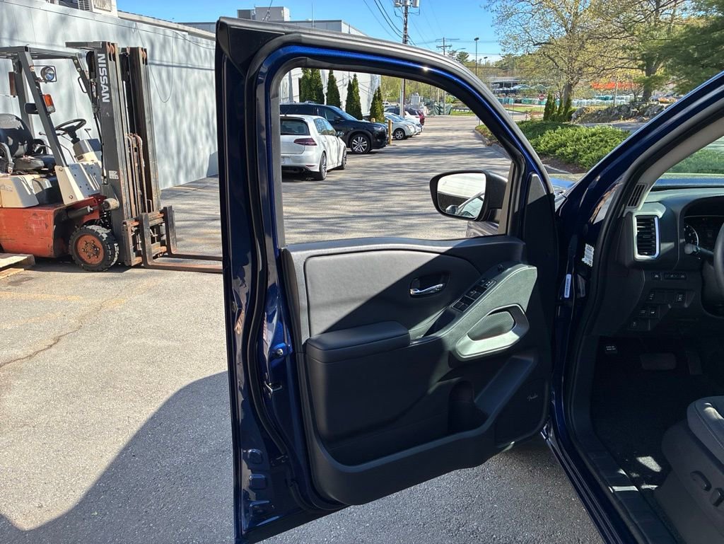 Certified 2023 Nissan Frontier SV w/ SV Convenience Package AWD/4WD image 11