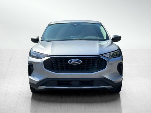 Used 2023 Ford Escape Active w/ Cold Weather Package FWD image 2