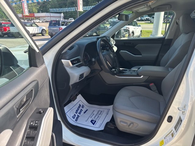 Used 2021 Toyota Highlander LE image 9