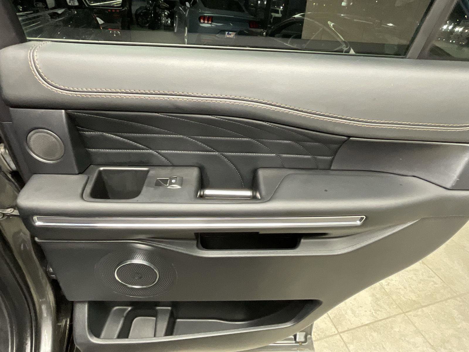 Used 2021 Ford Expedition Platinum image 19