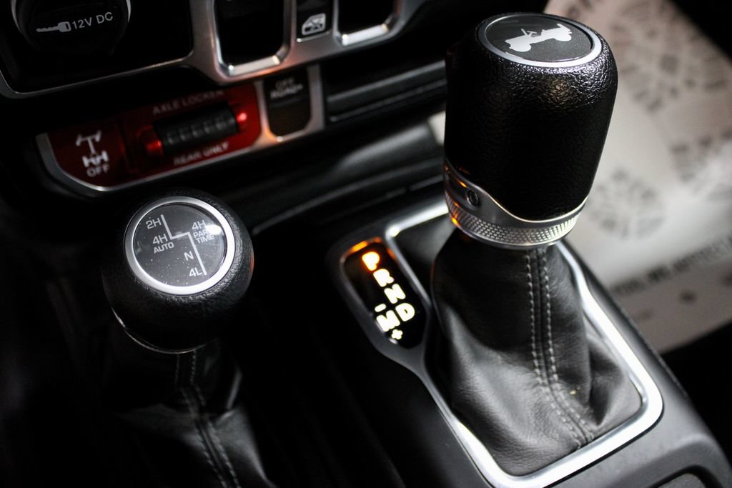 Used 2024 Jeep Wrangler Unlimited AWD/4WD image 30