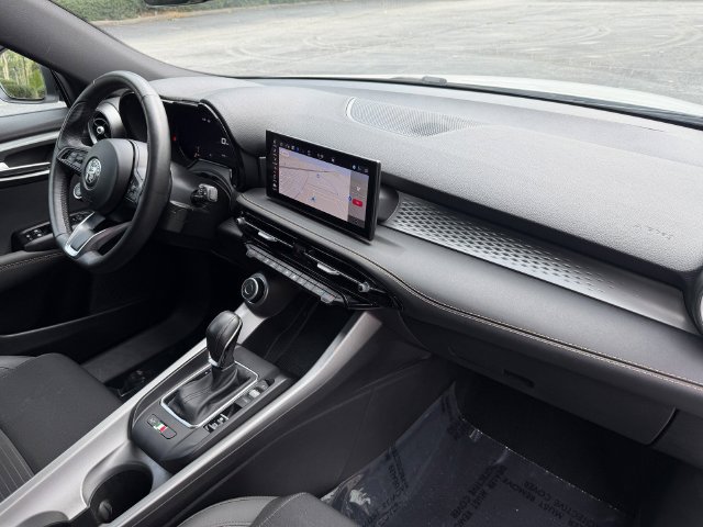 Used 2025 Alfa Romeo Tonale AWD/4WD image 32
