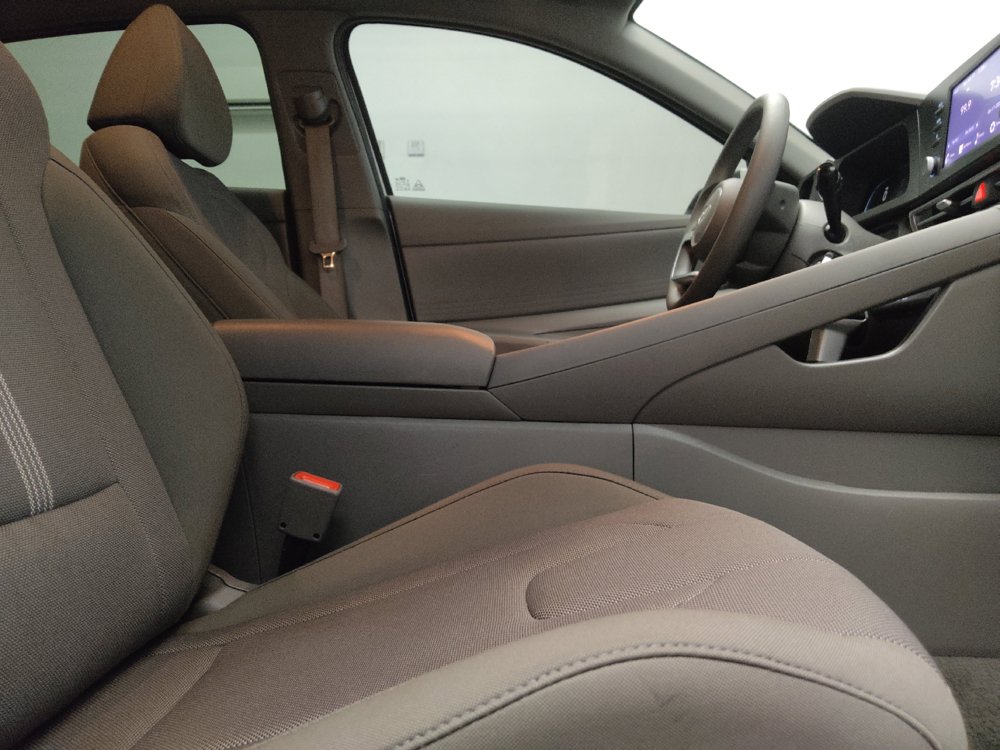 Used 2024 Hyundai Elantra SE FWD image 21