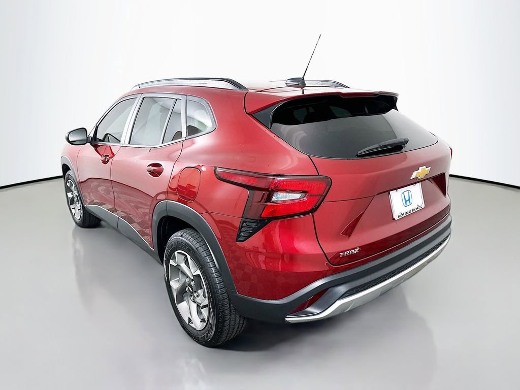 Used 2024 Chevrolet Trax LT w/ Sunroof Package image 7