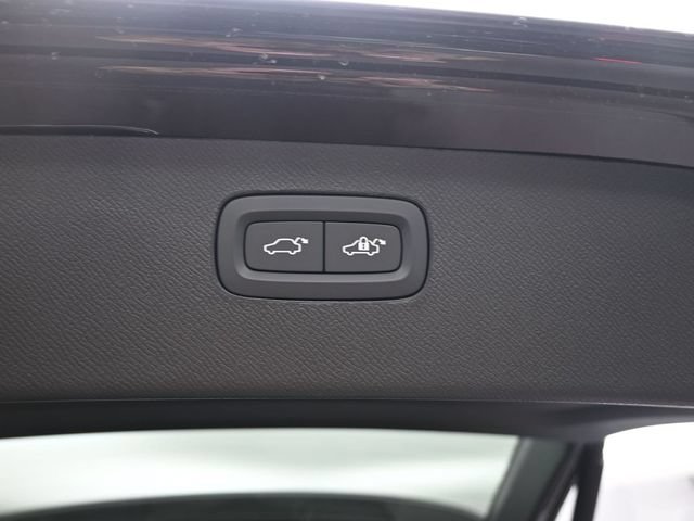New 2026 Volvo XC90 B6 Plus w/ Protection Package Premier AWD/4WD image 33