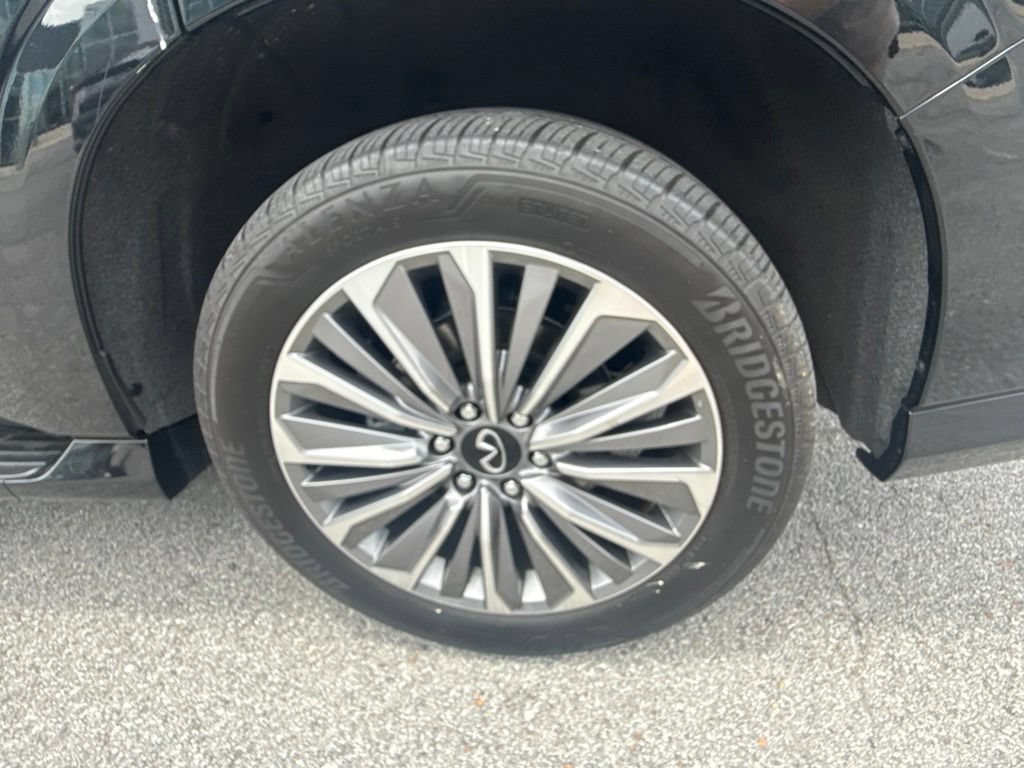 Used 2025 INFINITI QX80 Sensory AWD/4WD image 10