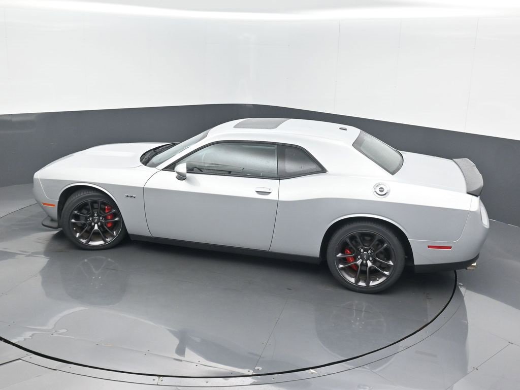 Used 2023 Dodge Challenger R/T w/ Performance Handling Group image 15
