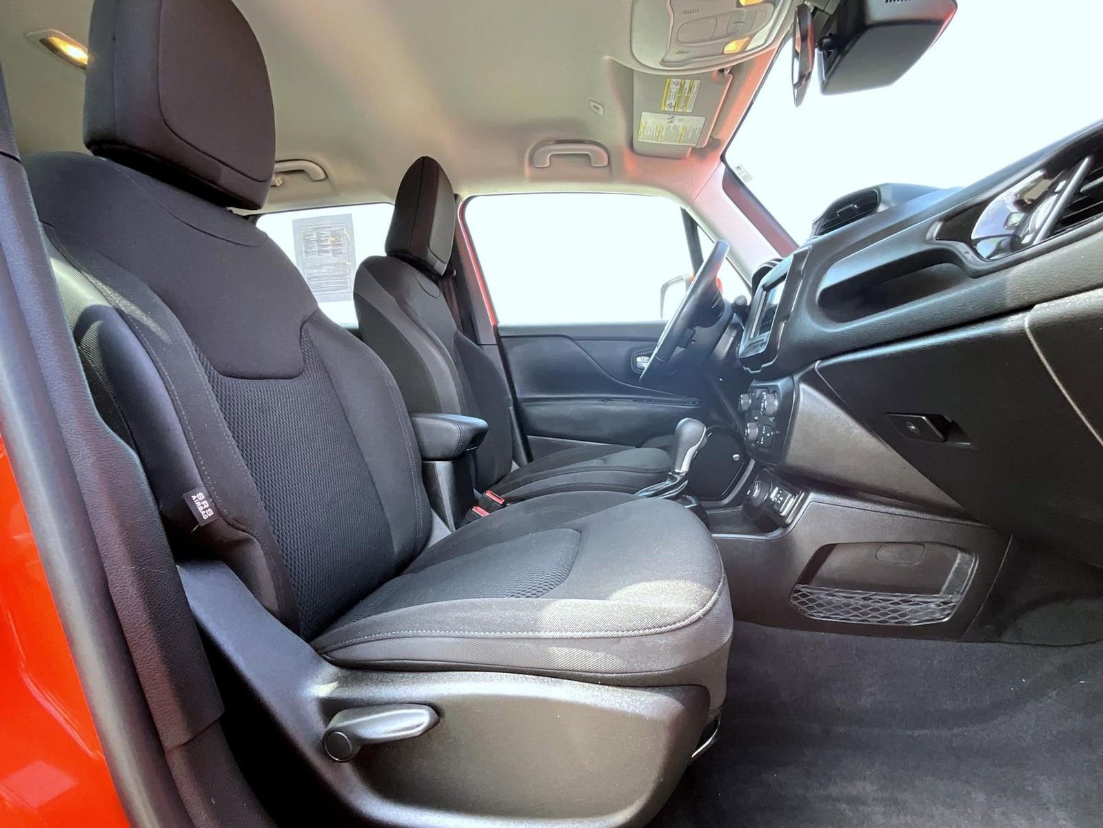 Used 2018 Jeep Renegade Altitude AWD/4WD image 16