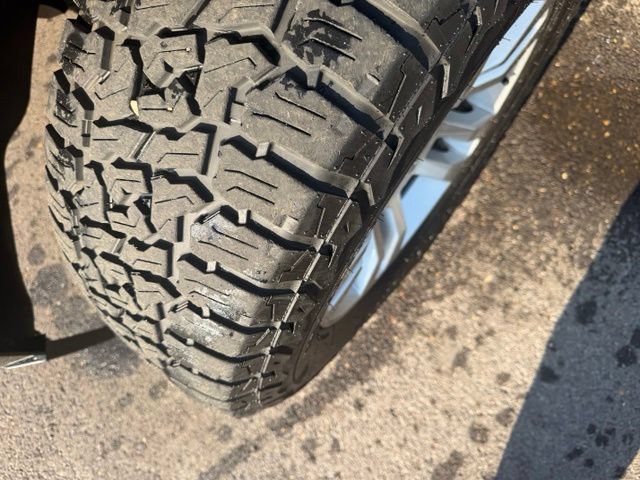 Used 2016 Chevrolet Tahoe LT w/ Luxury Package AWD/4WD image 4