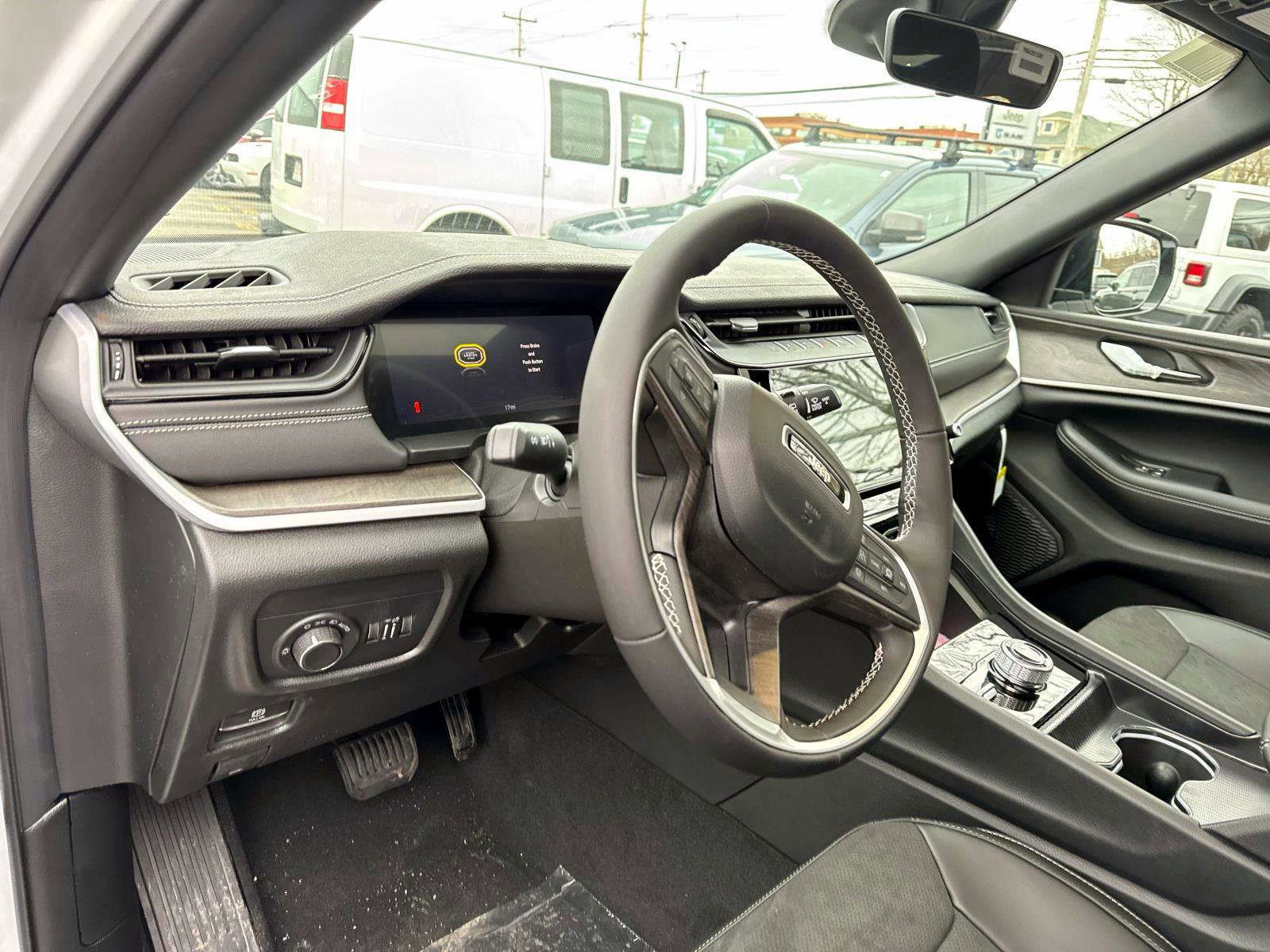 New 2026 Jeep Grand Cherokee L 4WD image 9