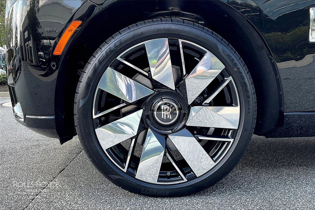 Certified 2025 Rolls-Royce Cullinan image 12