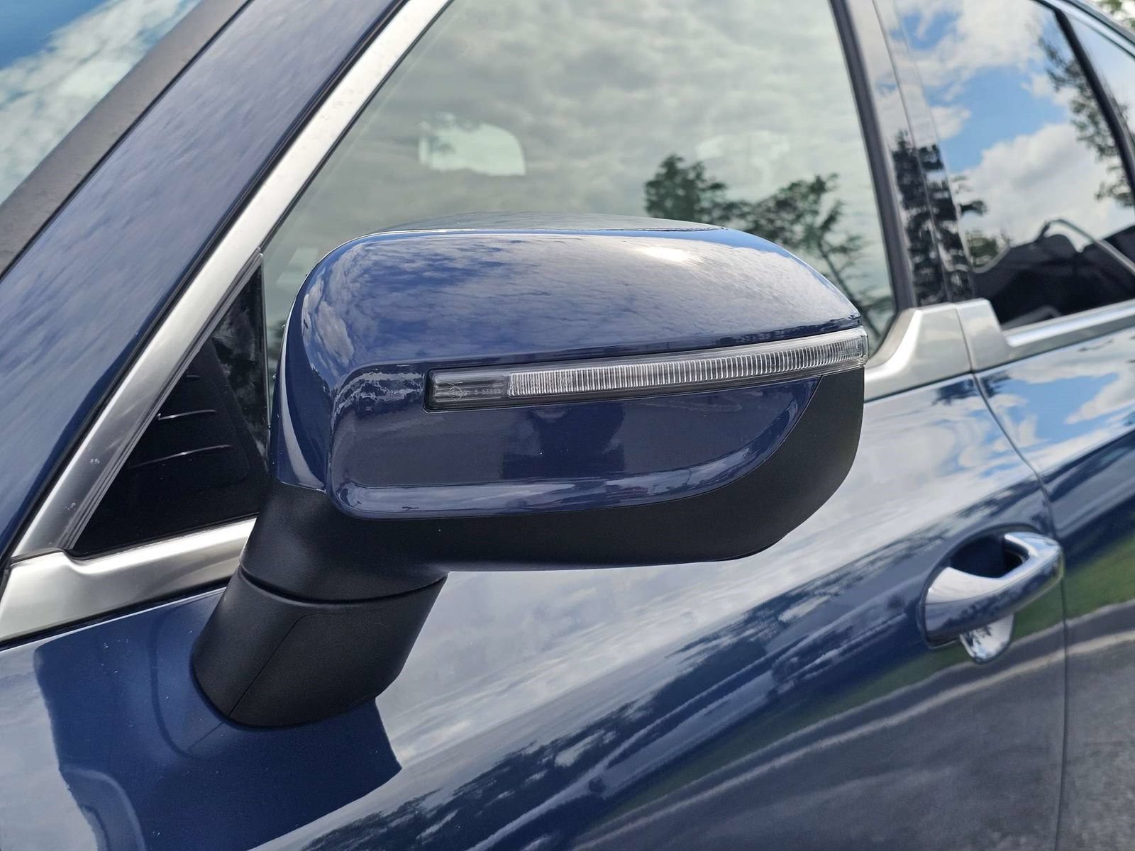 Used 2024 Kia Telluride EX w/ EX Captain's Chair Package FWD image 10
