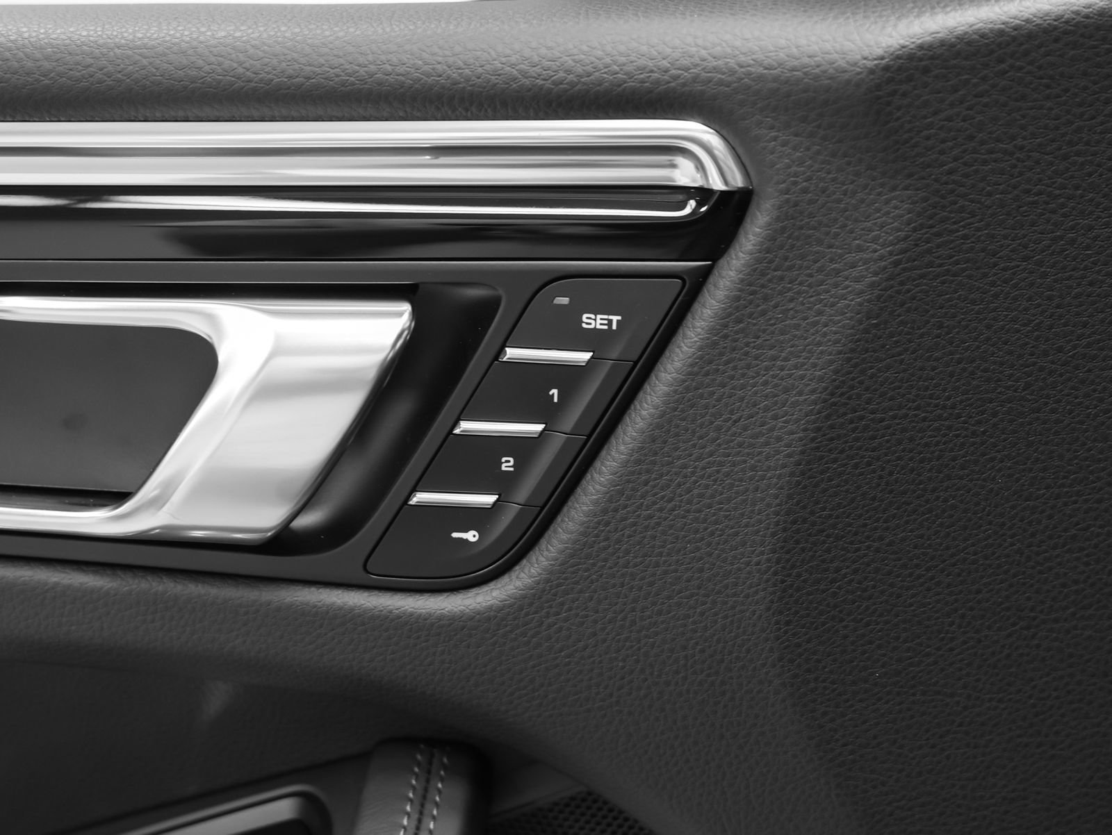 New 2026 Porsche Macan Turbo AWD/4WD image 32