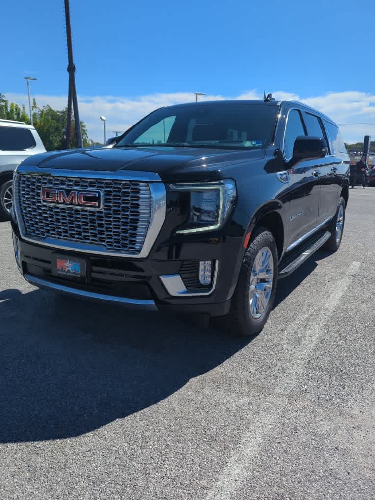 Used 2024 GMC Yukon XL Denali AWD/4WD image 15