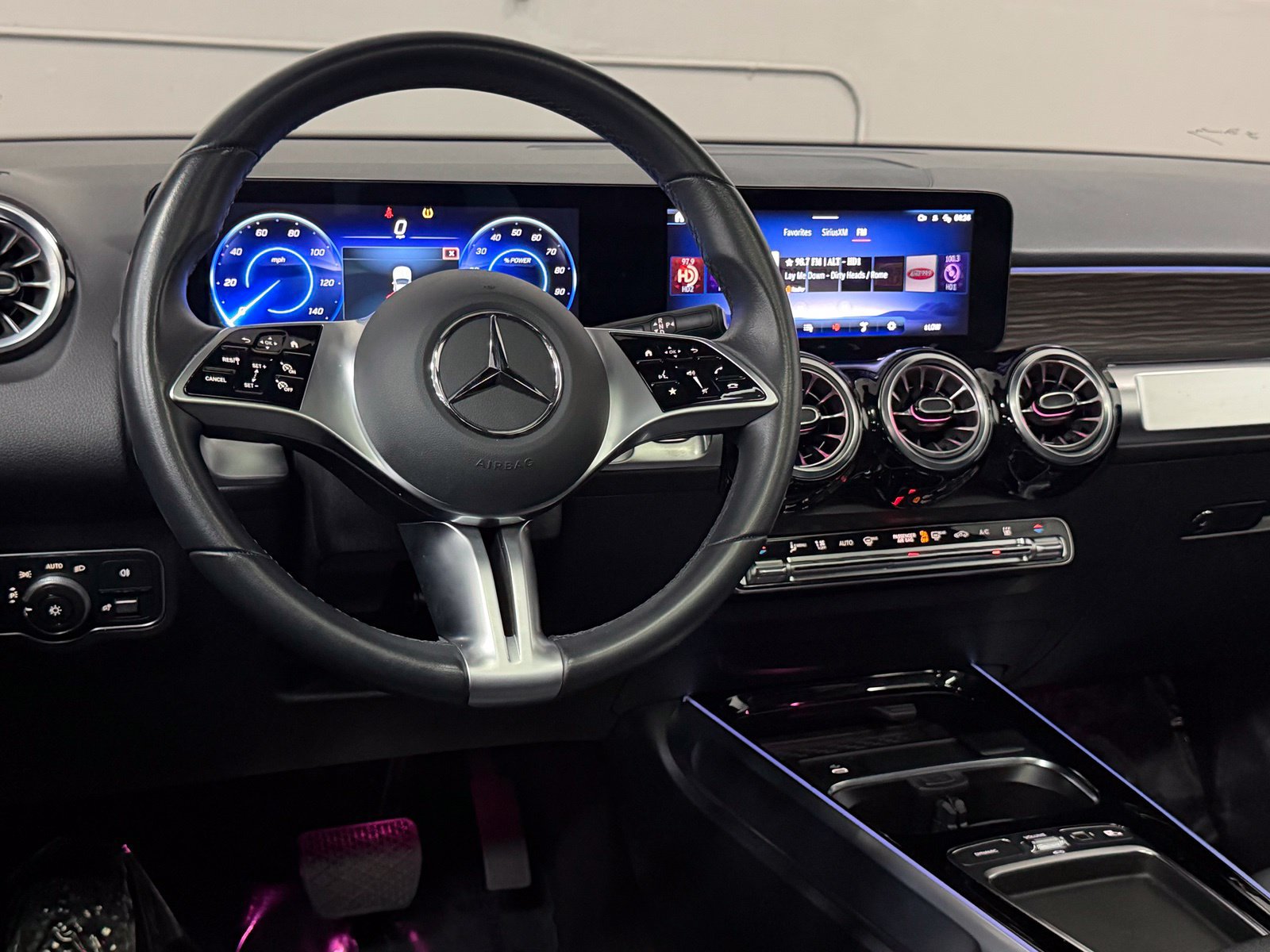 Used 2025 Mercedes-Benz EQB 300 4MATIC image 34