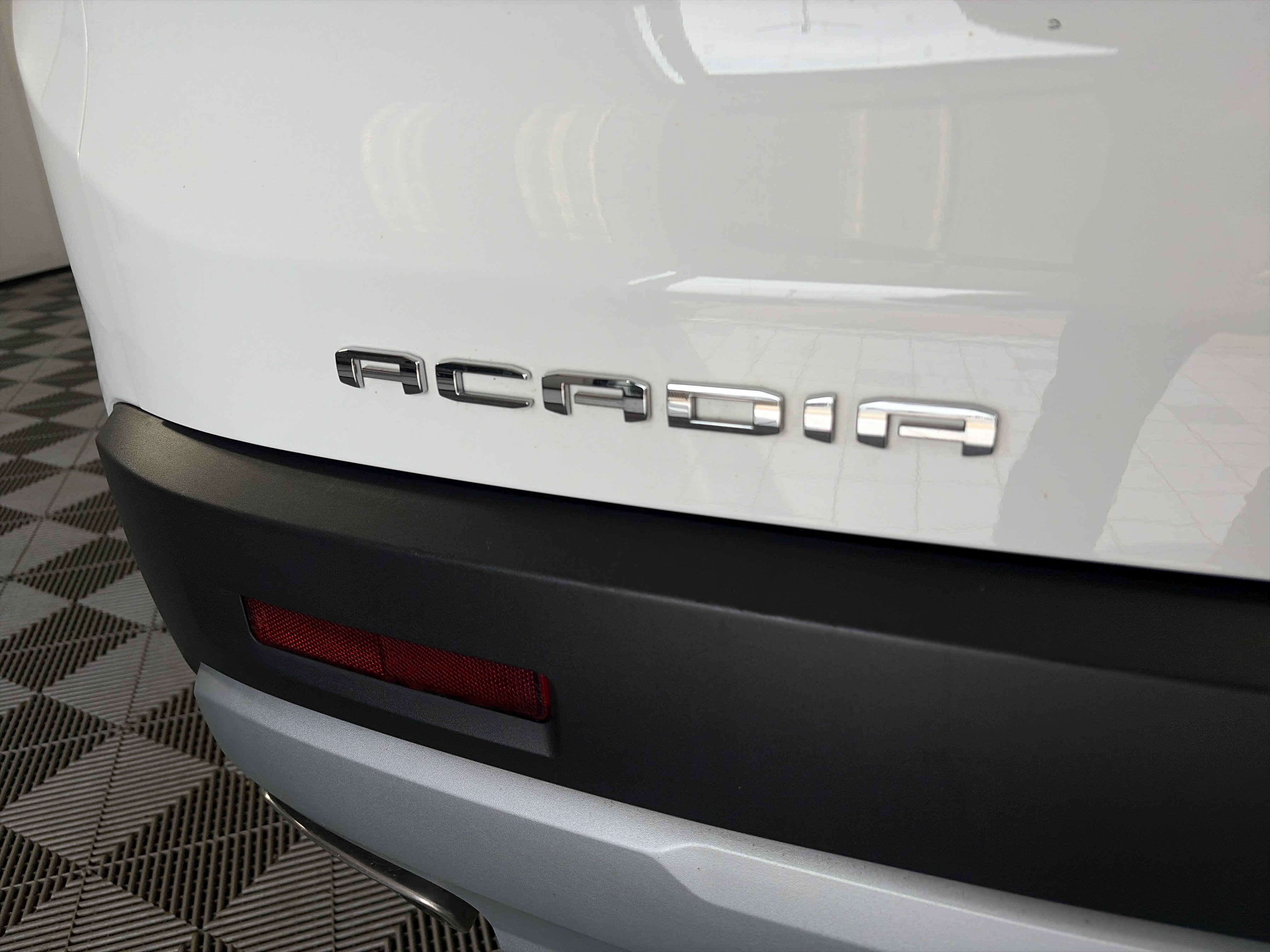 Certified 2023 GMC Acadia SLE FWD image 17