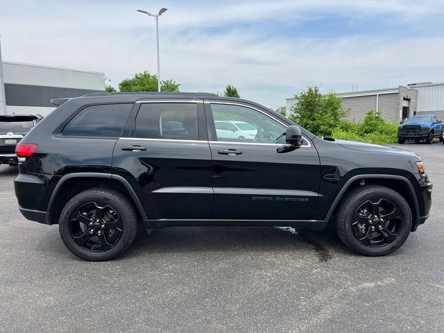 Used 2018 Jeep Grand Cherokee Laredo AWD/4WD image 9