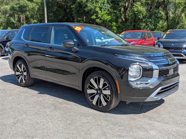 New 2025 Mitsubishi Outlander SE image 2