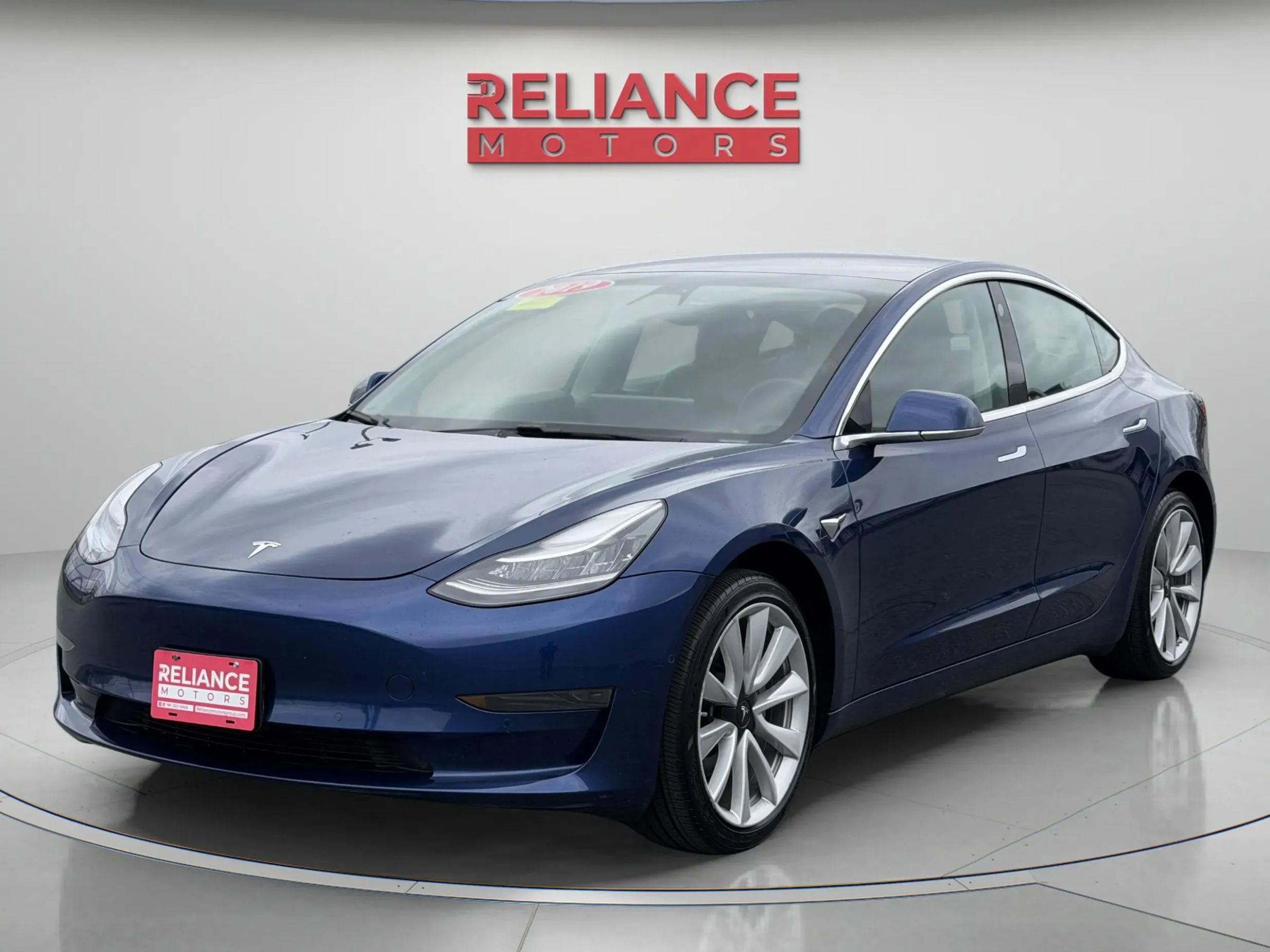 Used 2019 Tesla Model 3 Standard Range Plus image 1