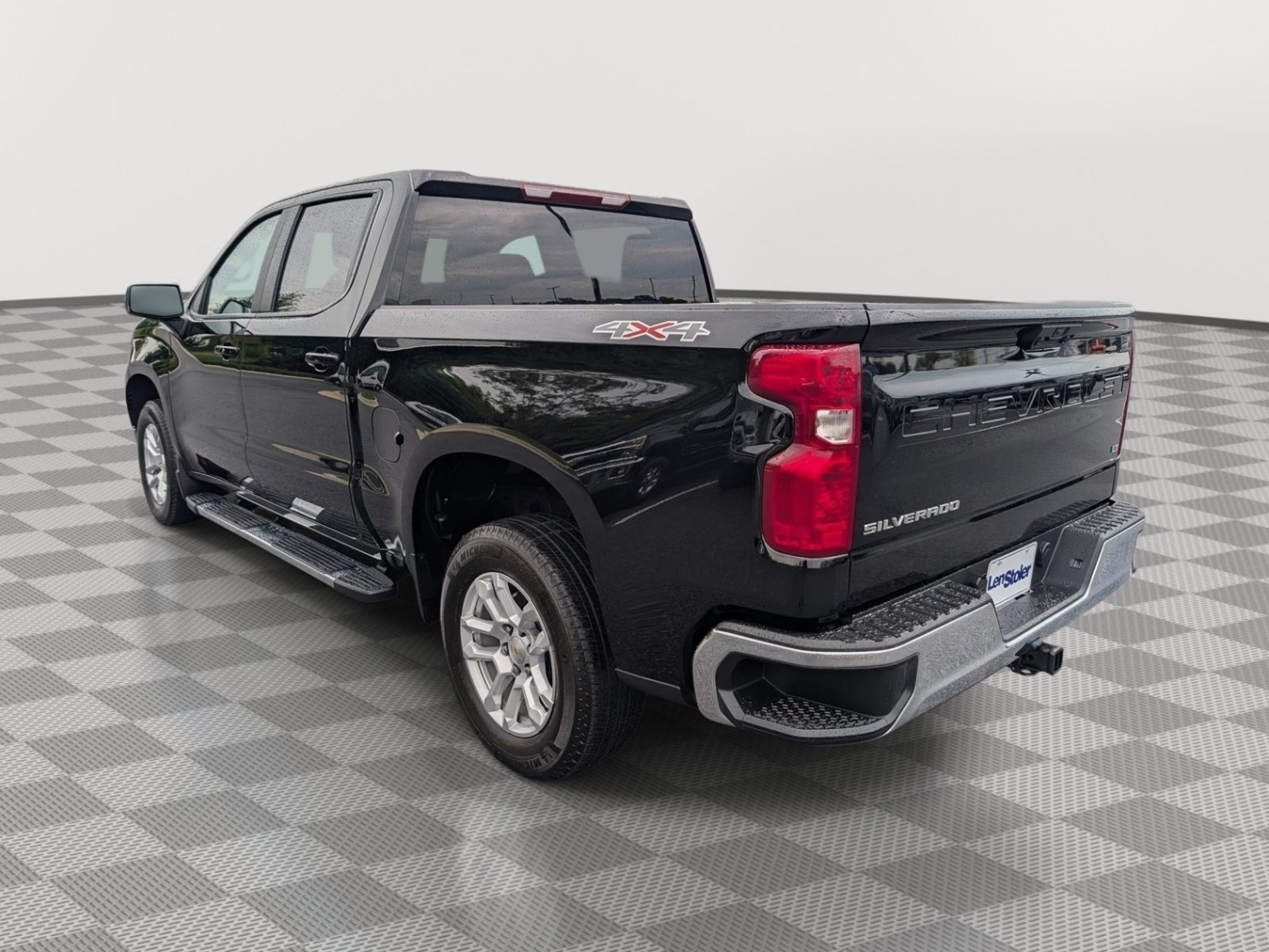 Used 2023 Chevrolet Silverado 1500 LT AWD/4WD image 3