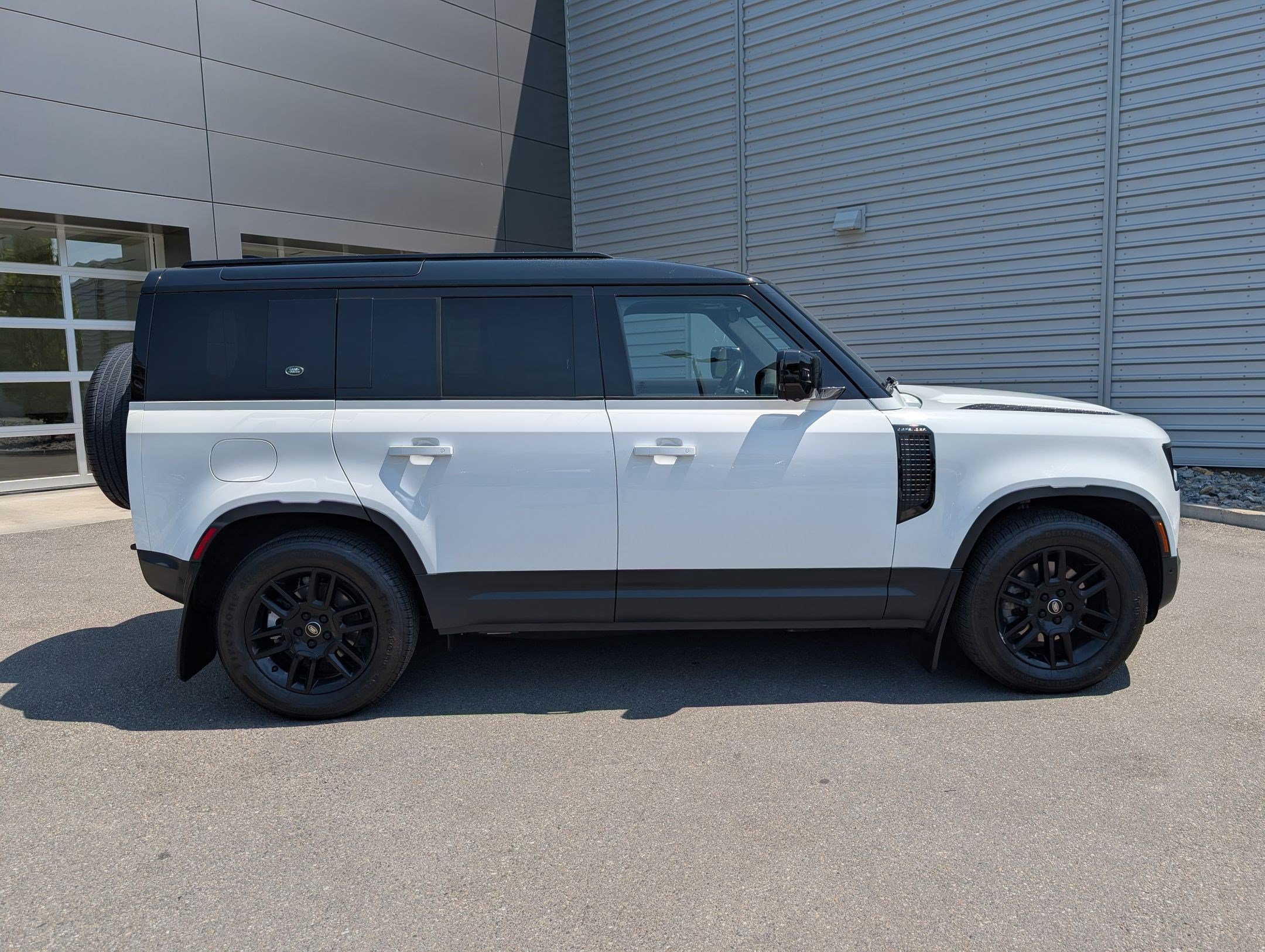 Used 2023 Land Rover Defender 110 S AWD/4WD image 5