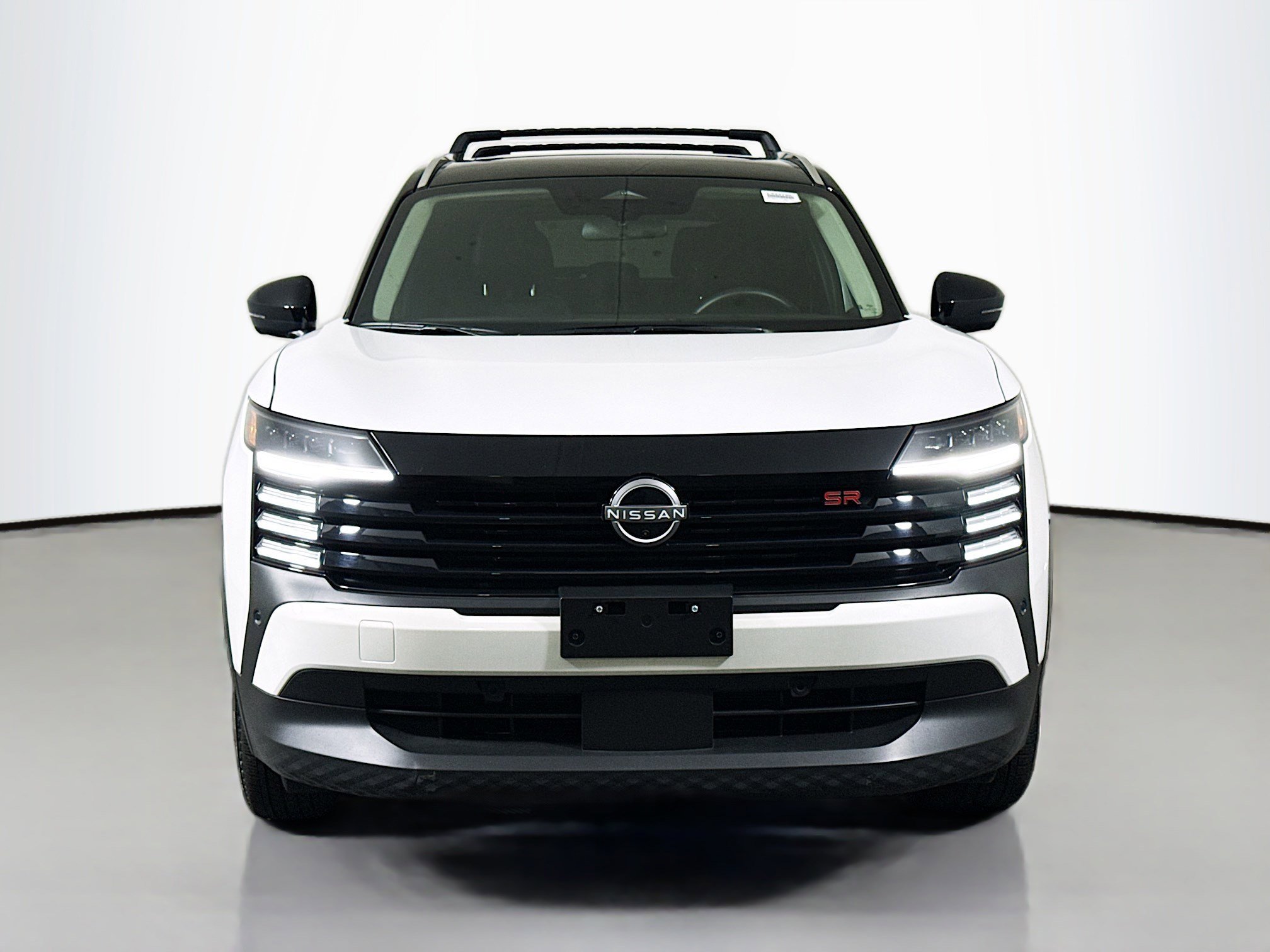 Used 2026 Nissan Kicks SR w/ SR Premium Package FWD image 2