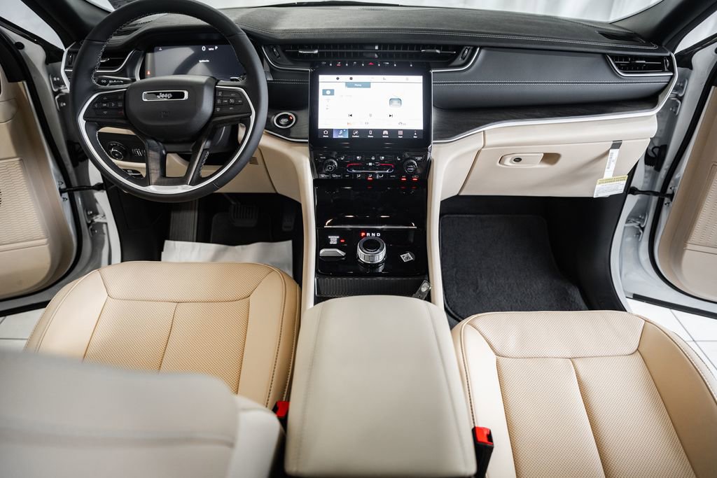 New 2025 Jeep Grand Cherokee L Limited w/ Luxury Tech Group II image 21