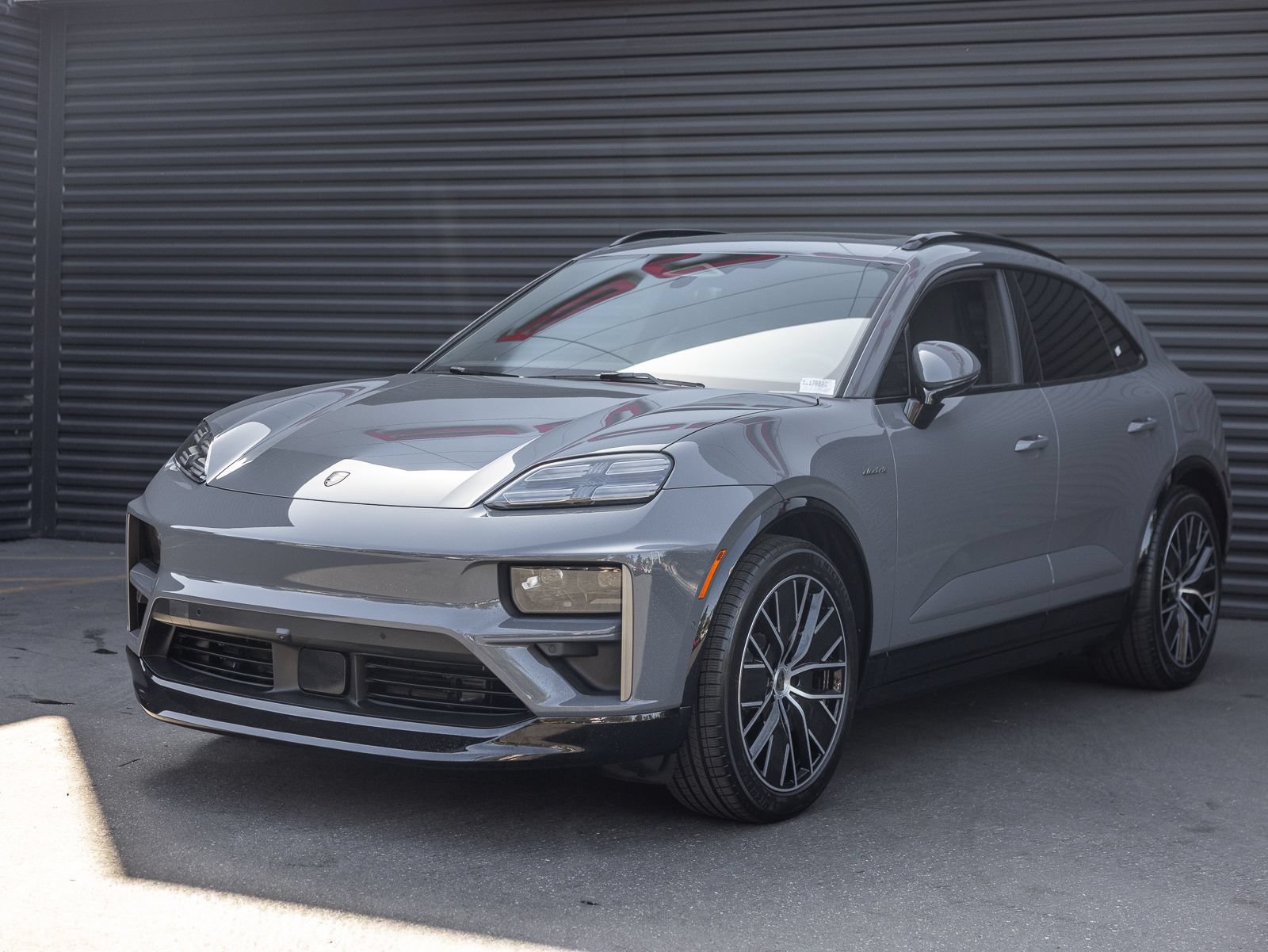 Certified 2025 Porsche Macan Turbo Electric AWD/4WD image 1