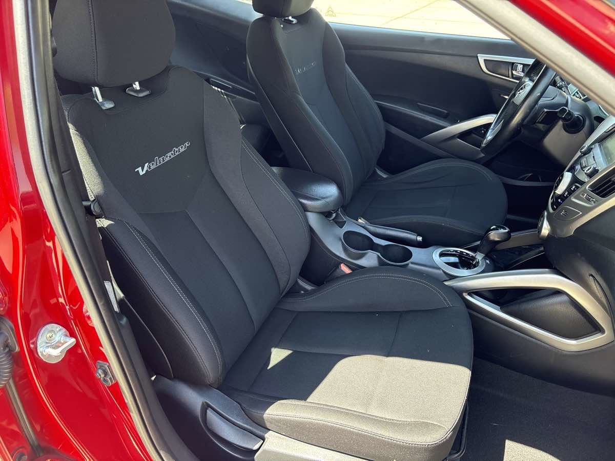 Used 2017 Hyundai Veloster Value Edition FWD image 13