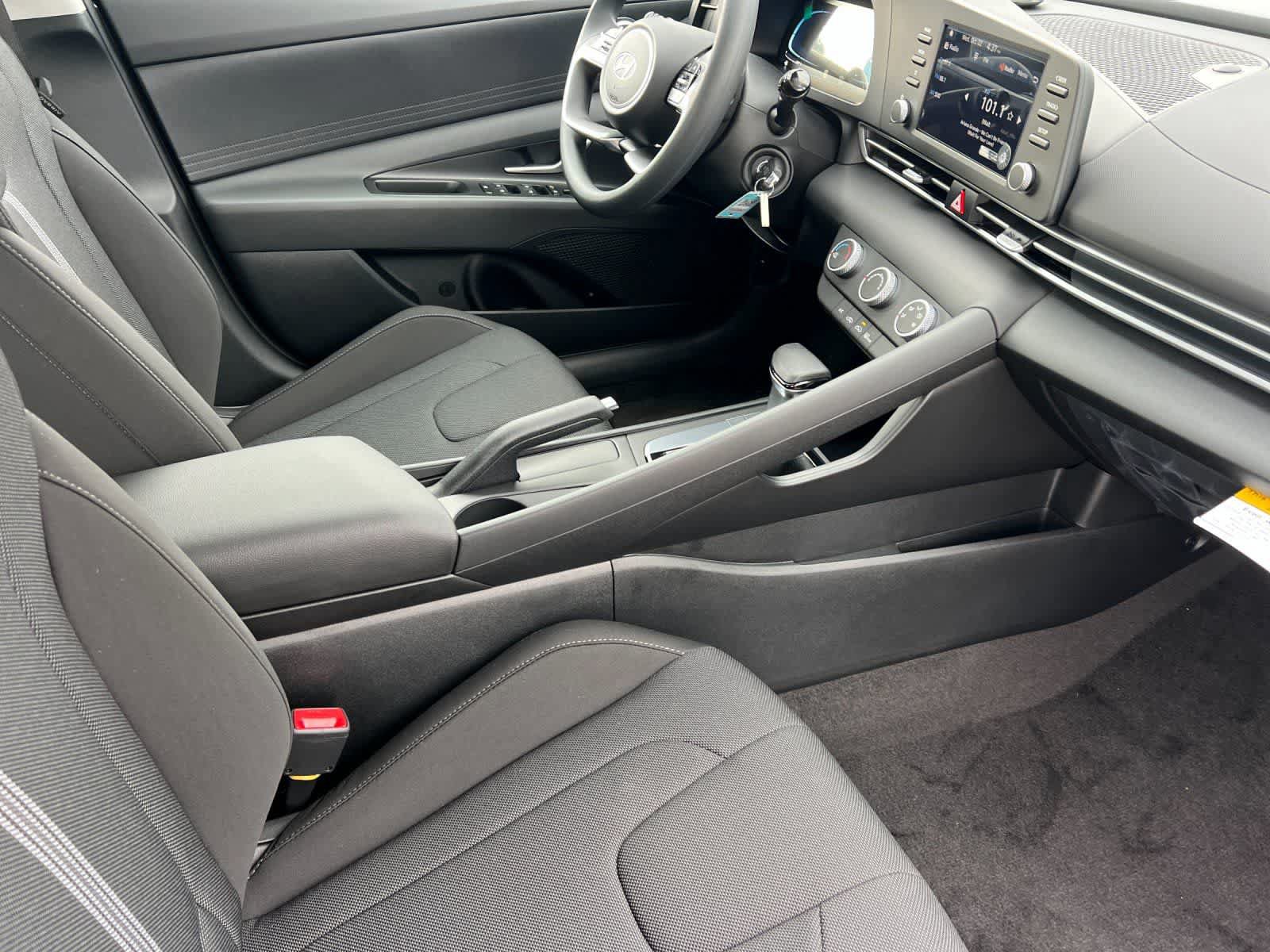 New 2026 Hyundai Elantra SE FWD image 16