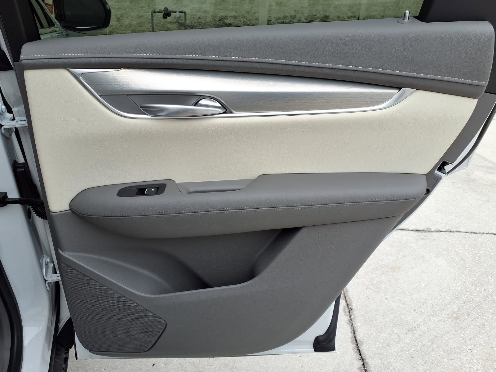 Used 2022 Cadillac XT5 Premium Luxury w/ Technology Package image 12