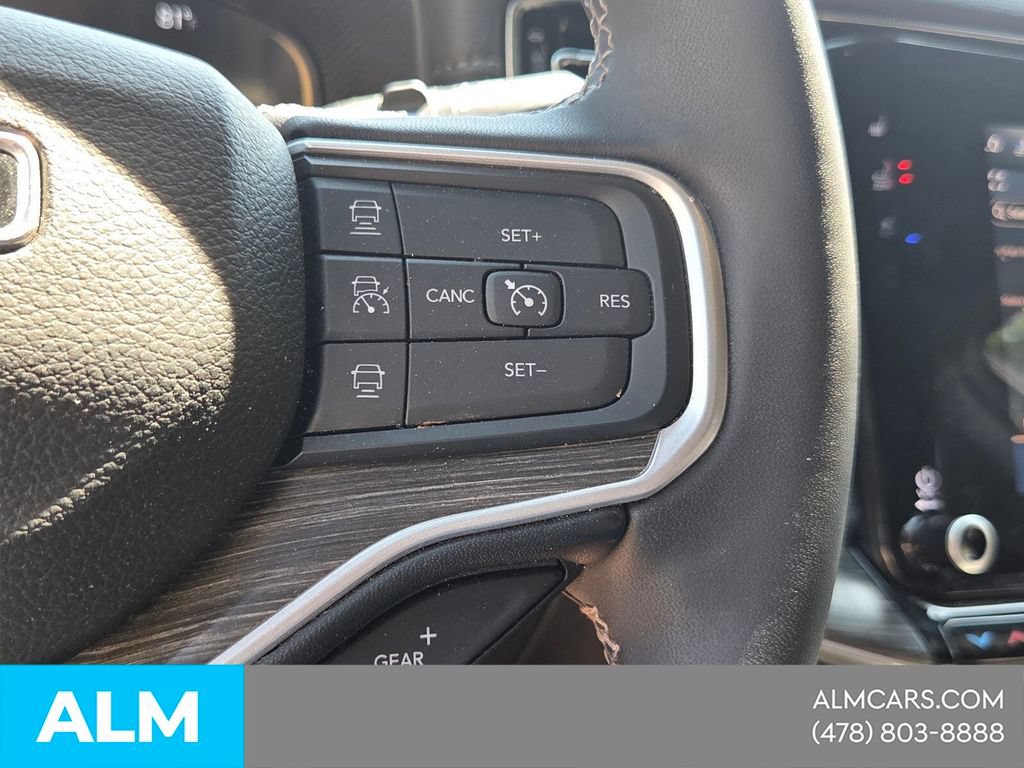 Used 2023 Jeep Wagoneer L Series II AWD/4WD image 25