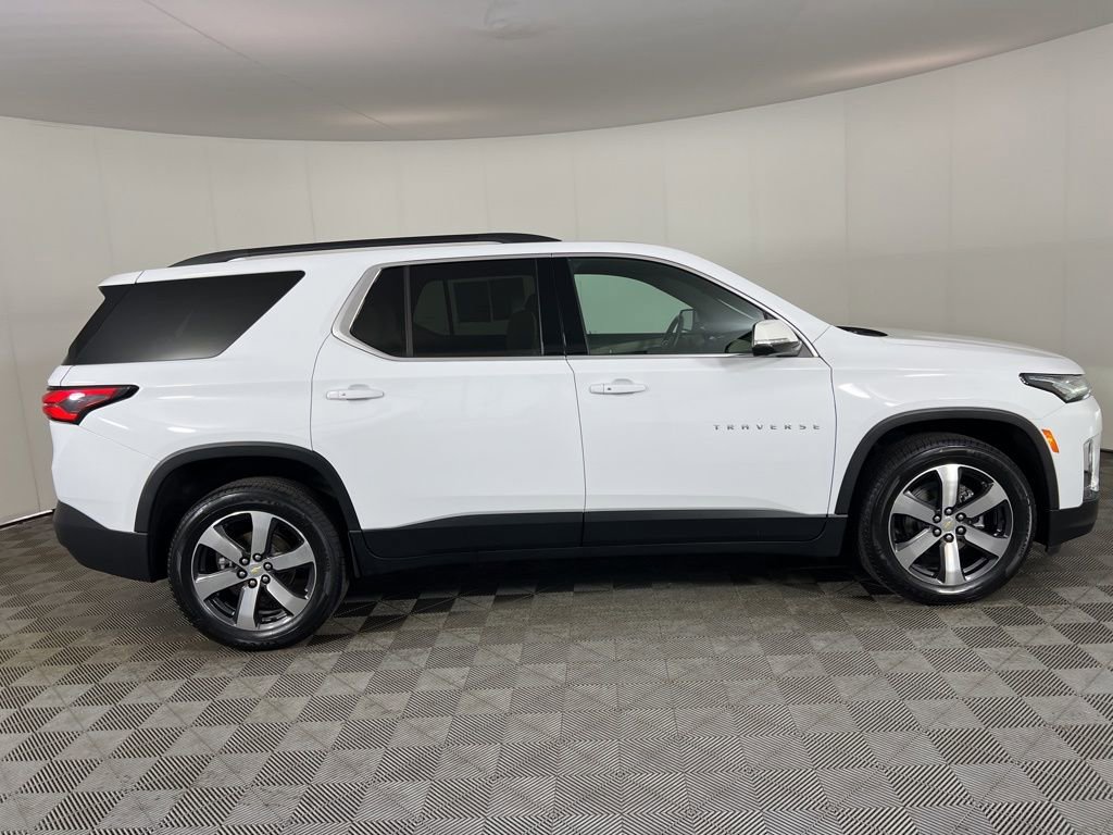 Used 2023 Chevrolet Traverse LT w/ LT Premium Package AWD/4WD image 9