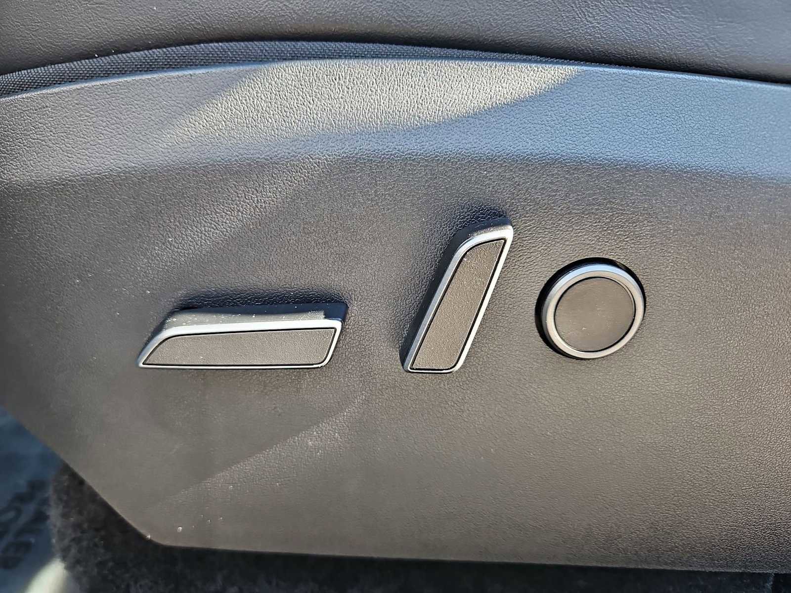 Used 2024 Tesla Model Y Long Range image 17