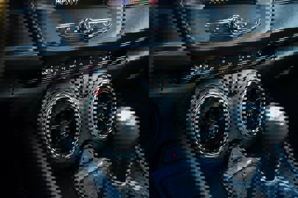 Used 2021 Chevrolet Camaro LT RWD image 27